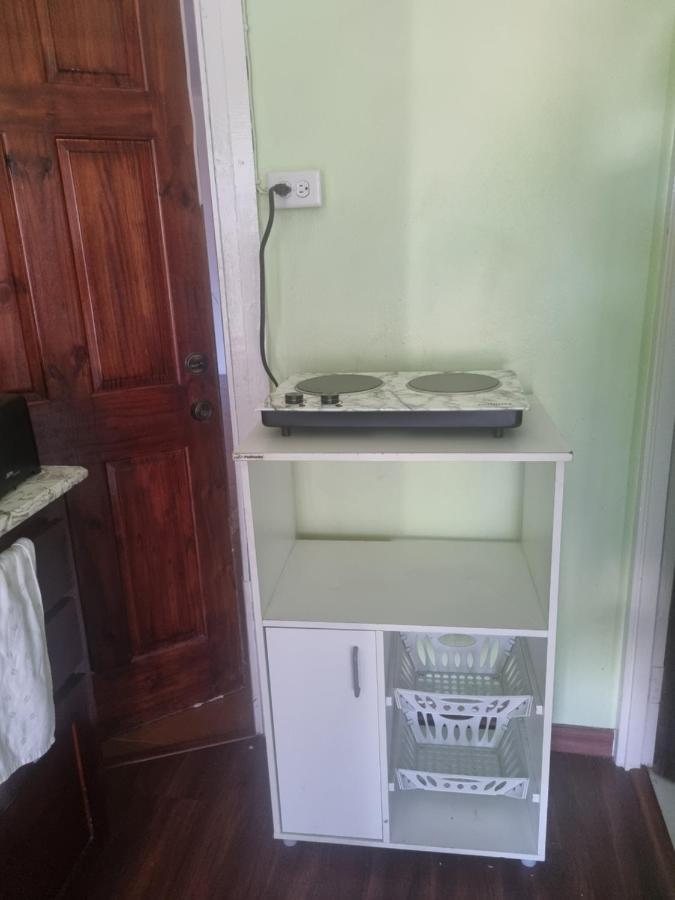 Raine’s studio&more Kingston Esterno foto