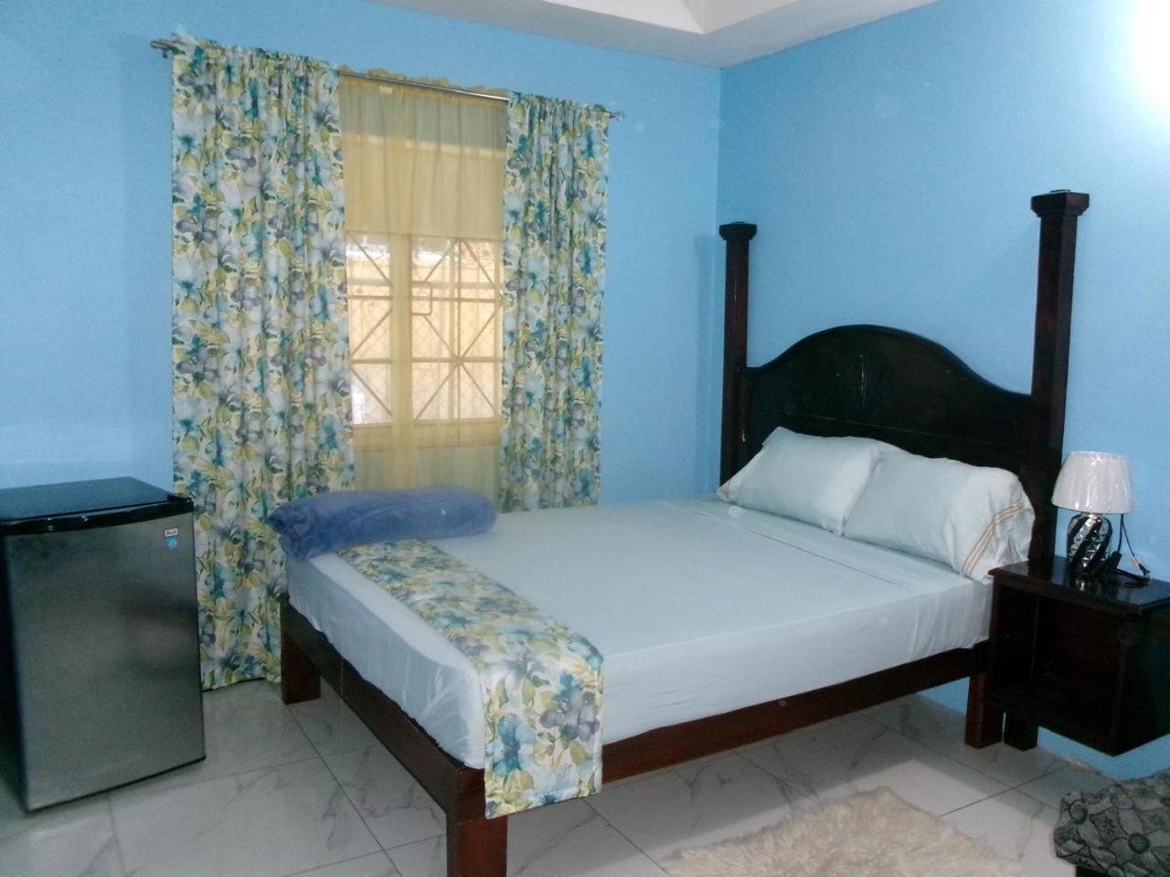 Raine’s studio&more Kingston Esterno foto
