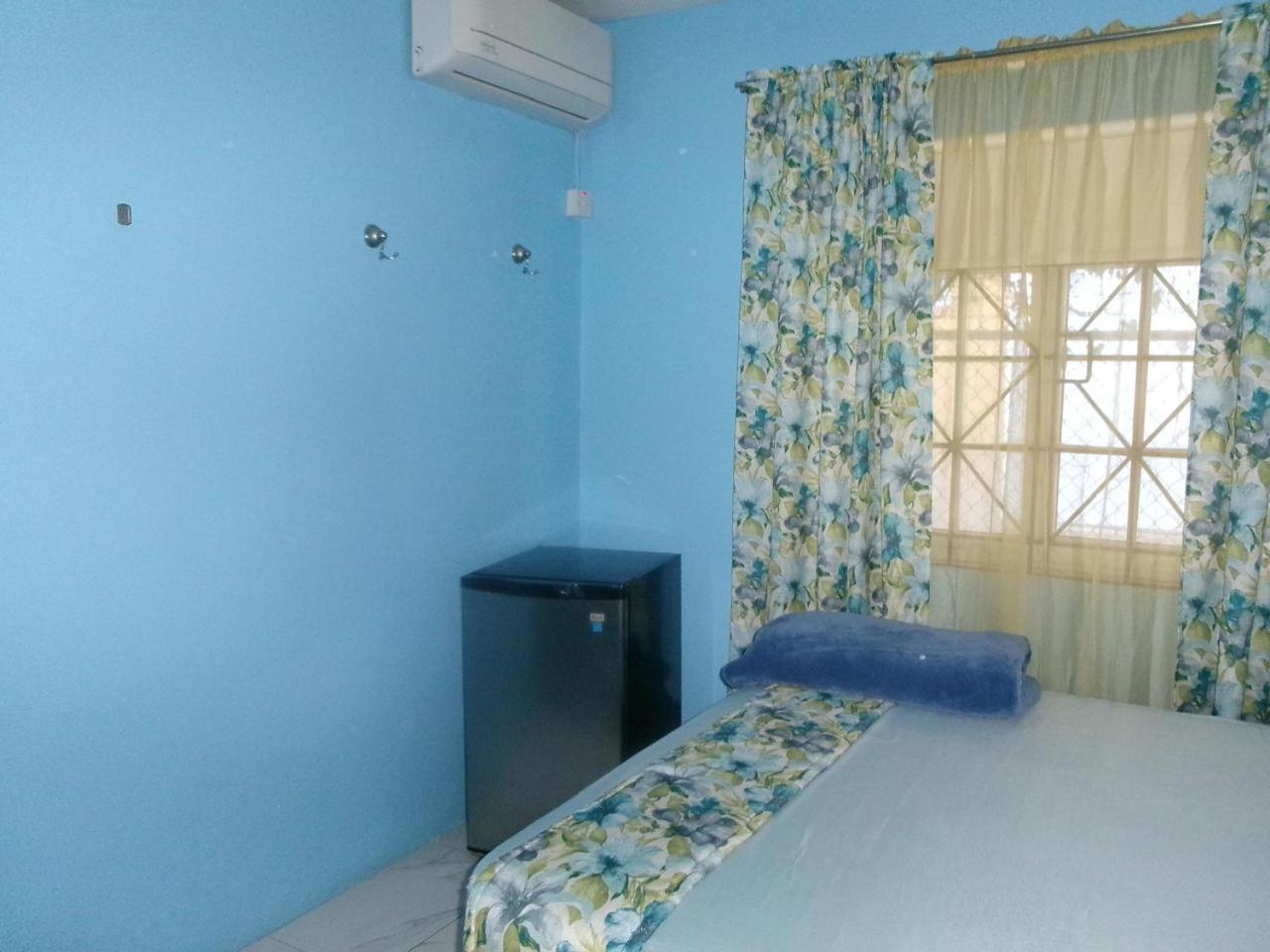 Raine’s studio&more Kingston Esterno foto